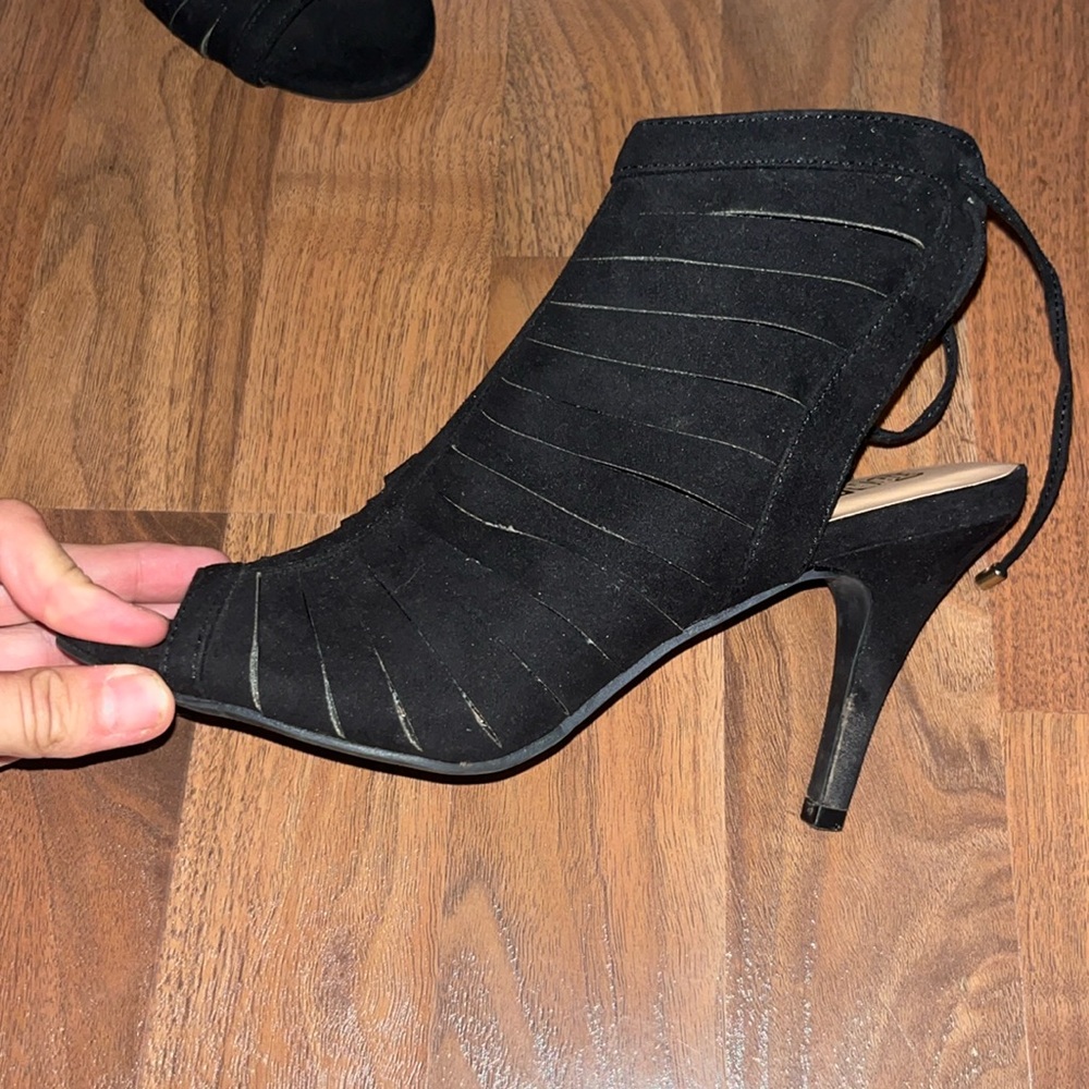 Black tie back heals